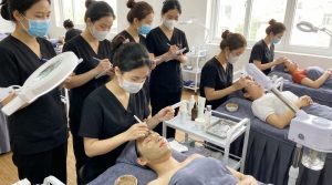 Nghề Làm Đẹp – Nghề Của Tương Lai Trong Xã Hội Hiện Đại